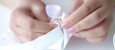 Как правильно чистить золото, серебро и украшения с камнями: в чём разница и как не испортить изделия - nashsovetik.ru