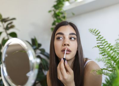Как увеличить объём губ с помощью макияжа - all-for-woman.com